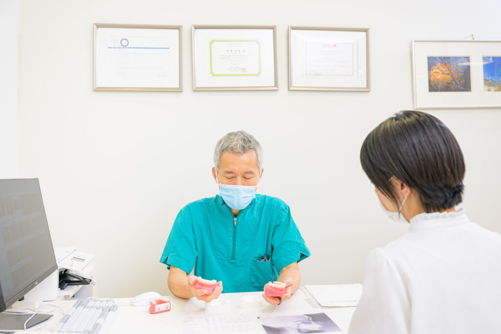 院長による、矯正のカウンセリングの様子