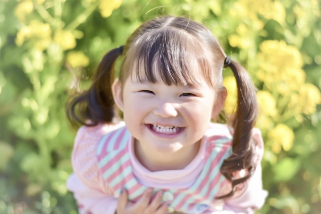 こどもの笑顔の写真