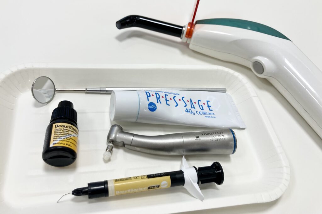 シーラント処置の道具と口腔内用ミラー